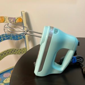 Kitchen Aid mint colored hand held mixer